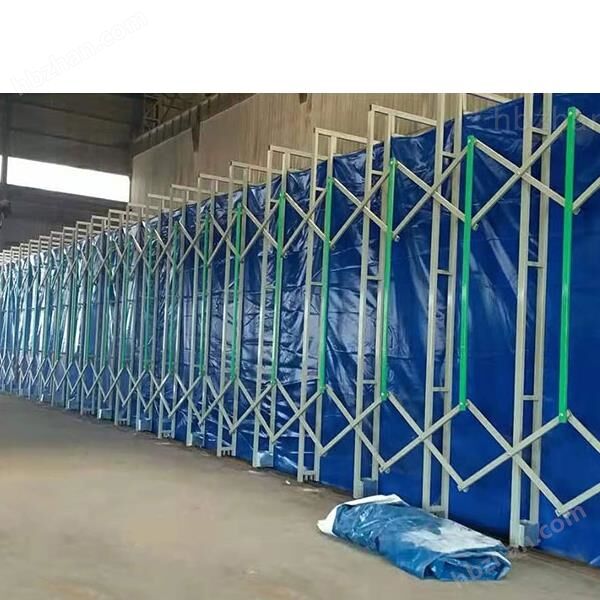 Large scale automatic retractable painting room for workpieces