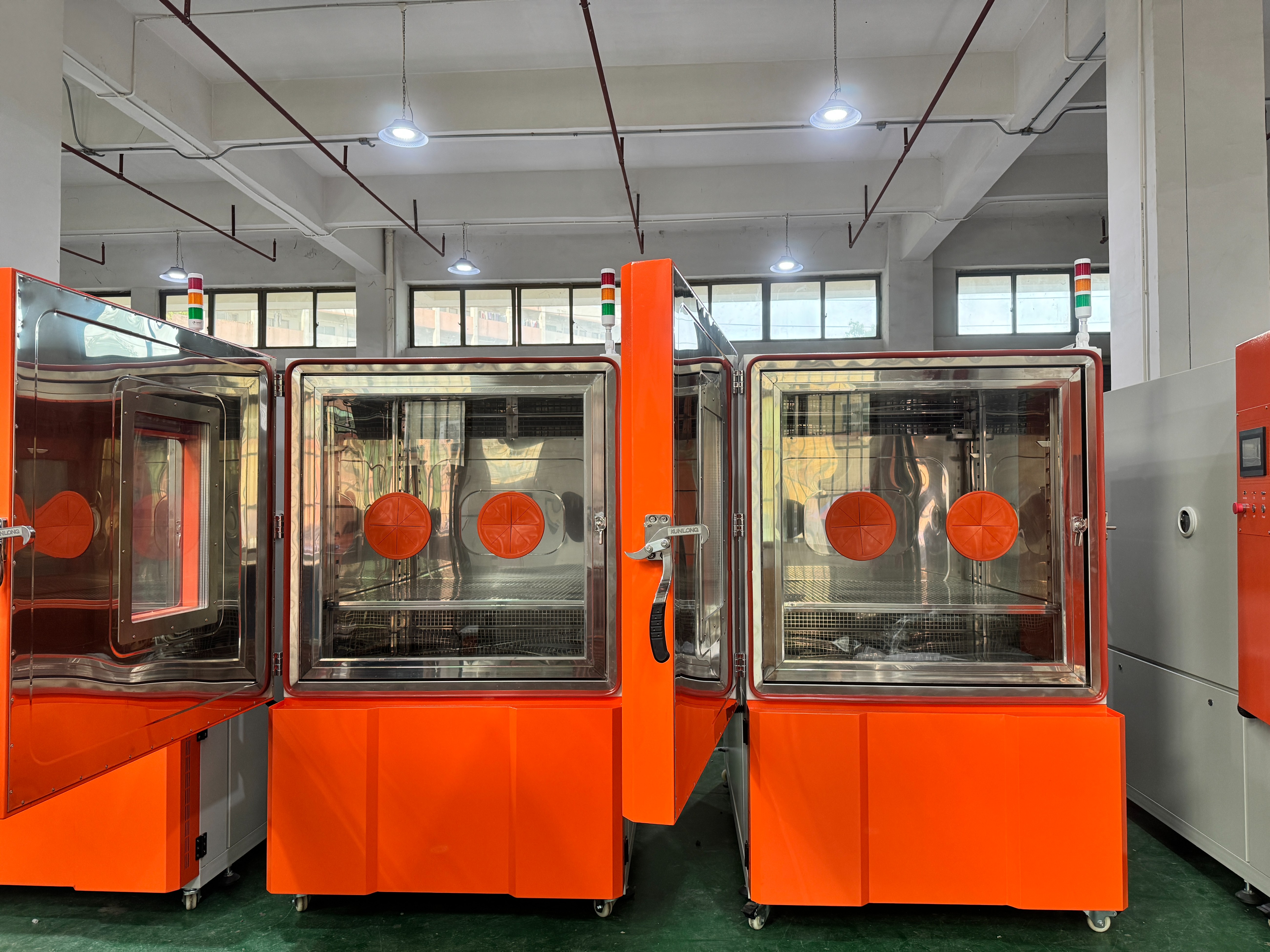 祝賀：四臺恒溫恒濕試驗箱如期完工，即將出貨