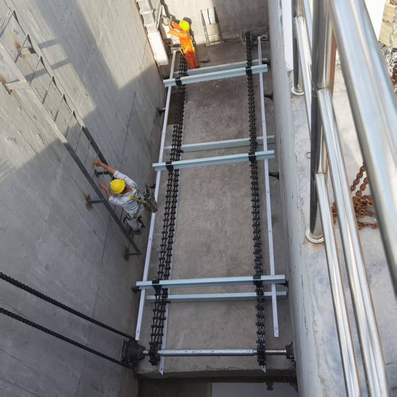 非金属链条刮泥机成功发货陕西